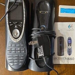 Logitech Harmony 880 Remote with Charging Dock